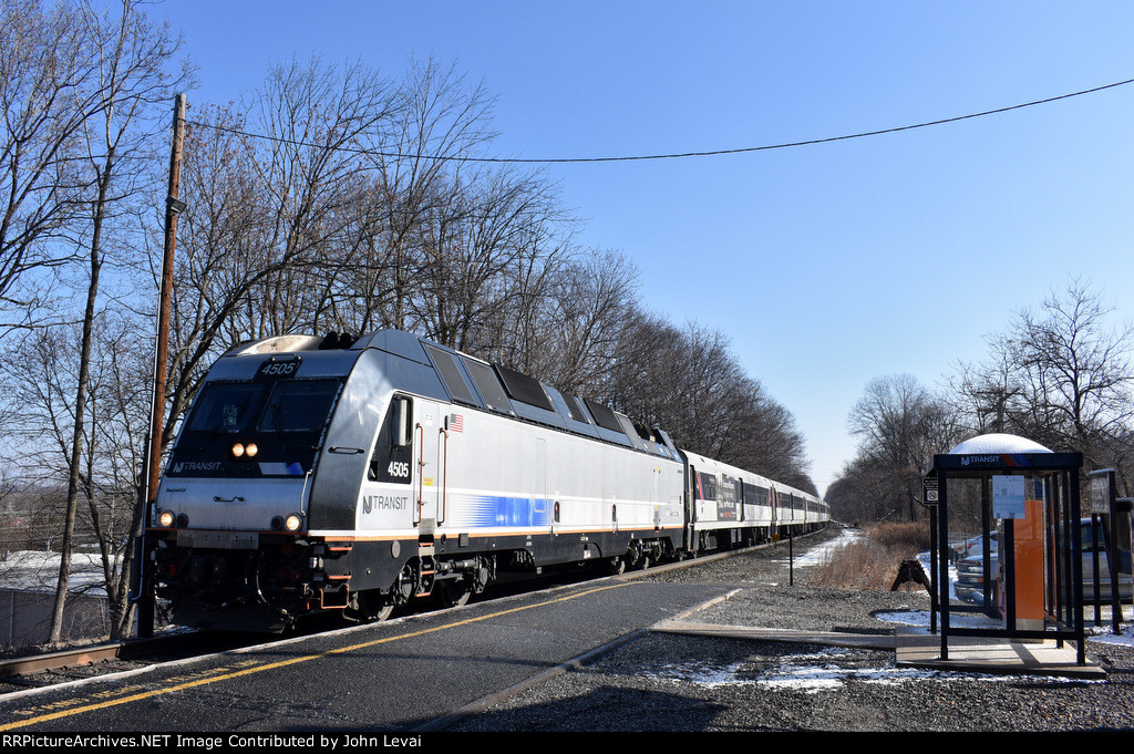 NJT Train # 5719 arriving into Lebanon Station with ALP-45DP # 4505 pulling a Comet Set 